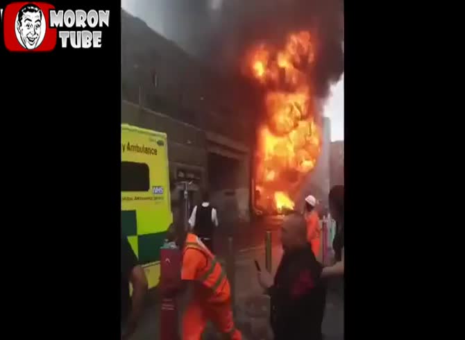 Video :London is engulfed in a spectacular fire